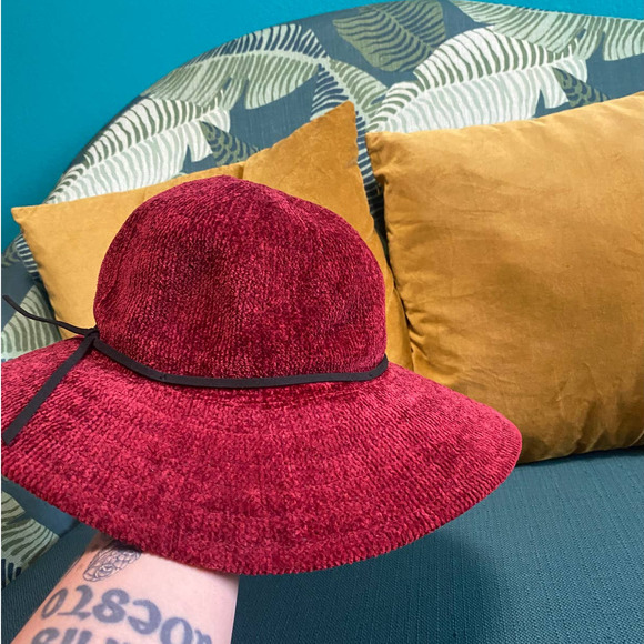 Marcus Adler New York Burgundy Chenille Packable One Size Hat - Picture 10 of 10